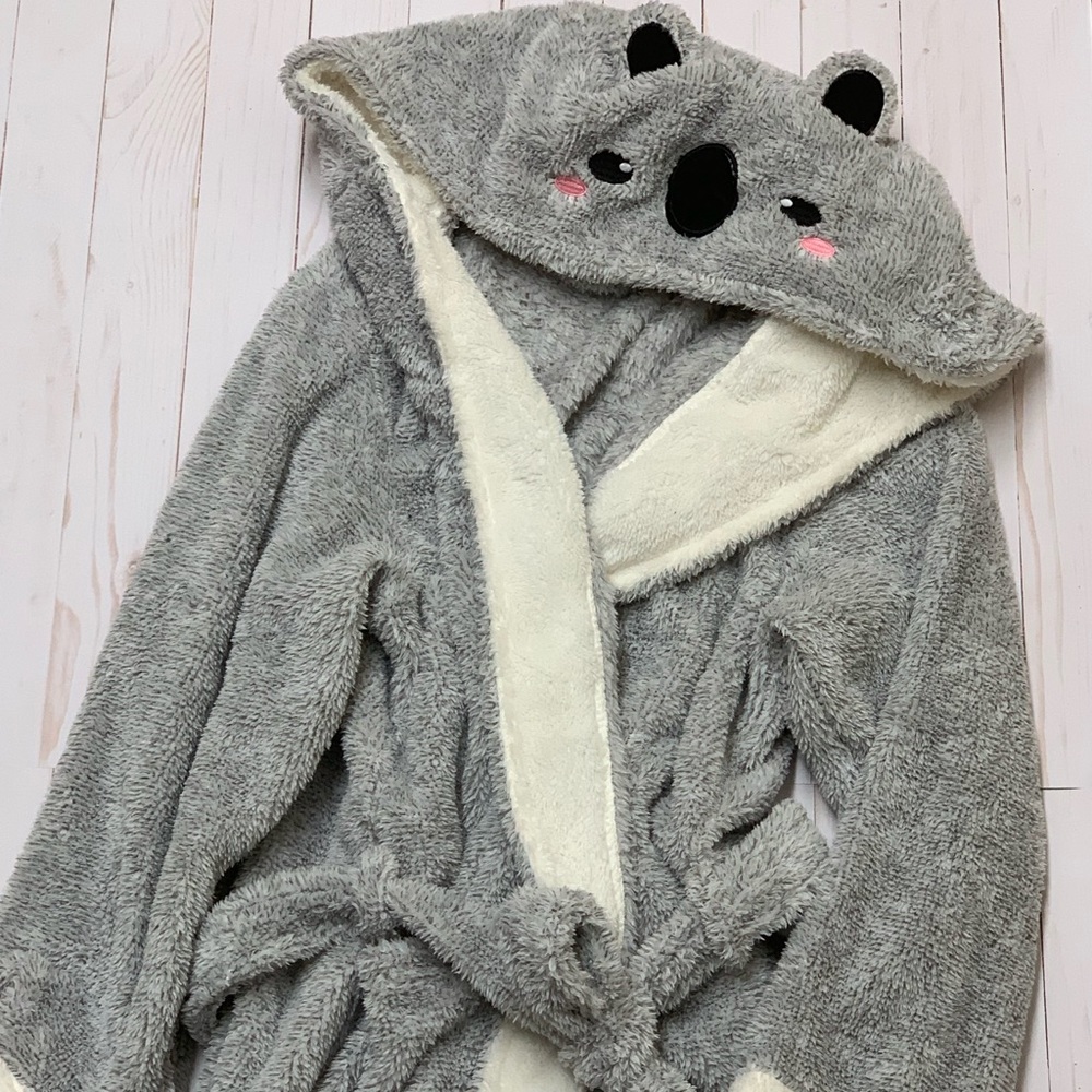 Perfect robe for Koala lovers.  New no tag.